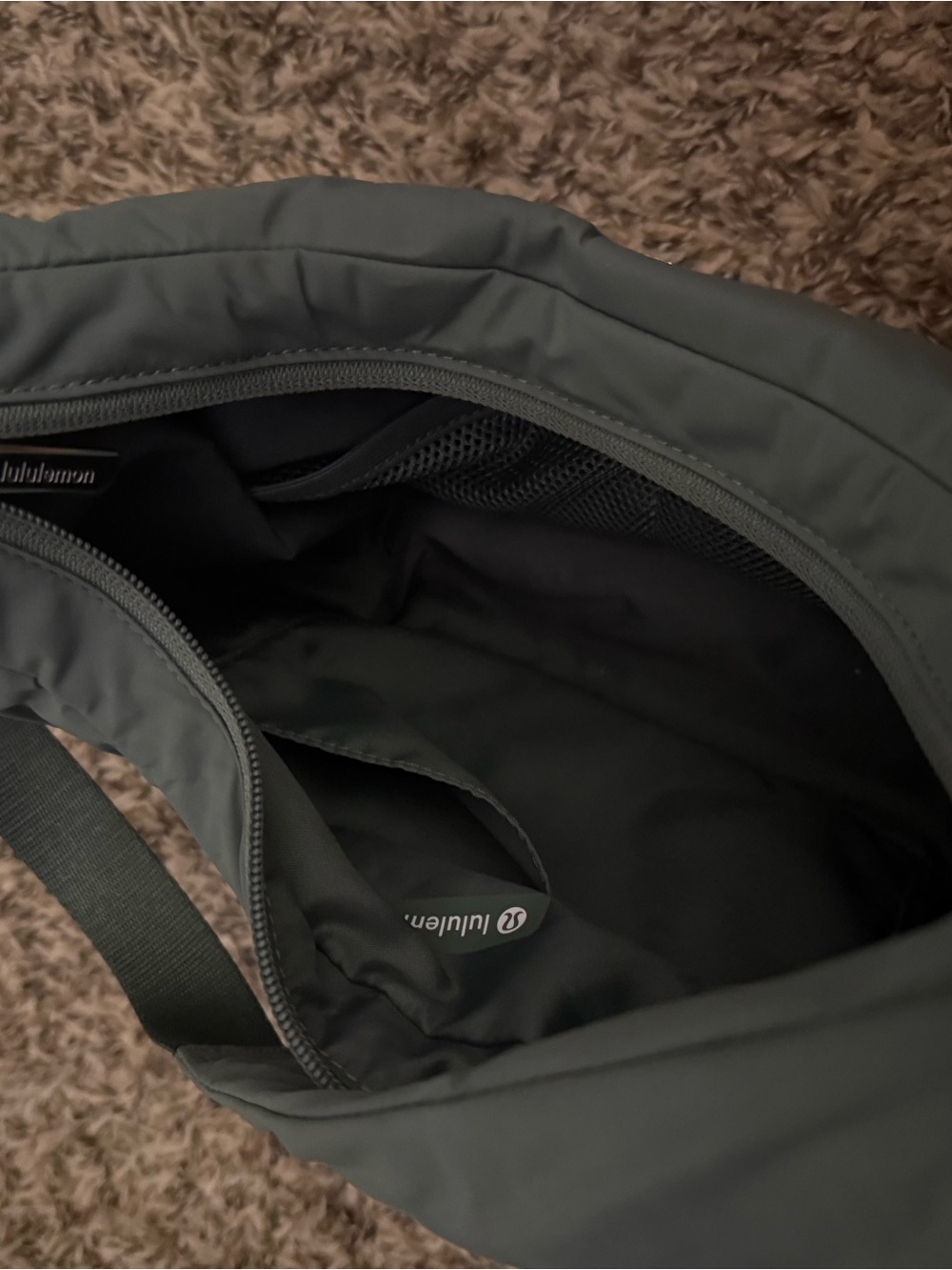 lululemon athletica Women's Shoulder Bag in Eucalyptus Green - Picture 7 of 7
